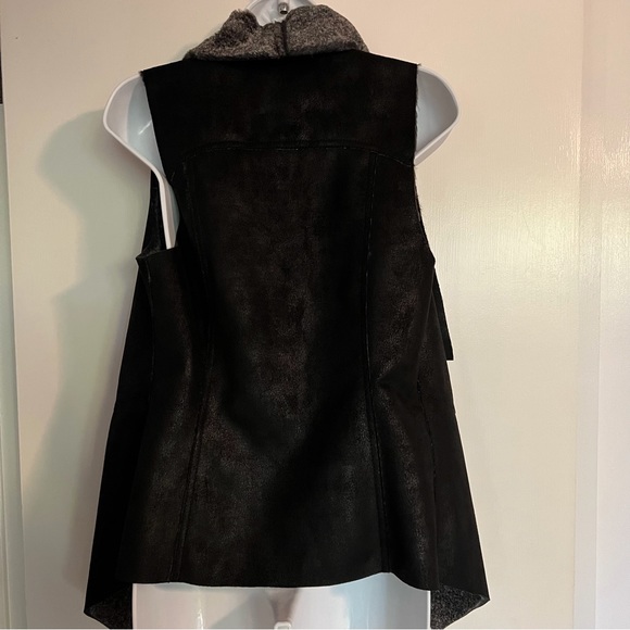 Black Faux Fur Winter Vest - Picture 2 of 4